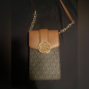NEVER used Michael Kors Carmen Small Logo Smartphone Crossbody Bag Brown 🤎